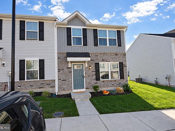 3rd image of 141 Nelson Ln