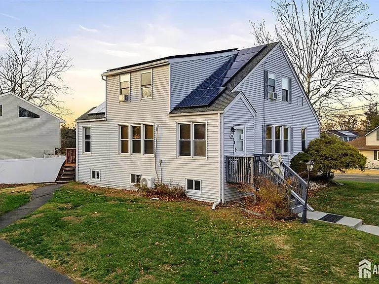 58 Brotherhood St — Photo 4