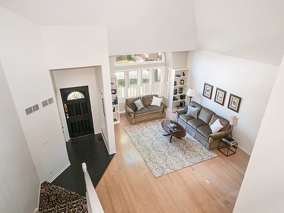 4th image of 725 Pinecrest Ct