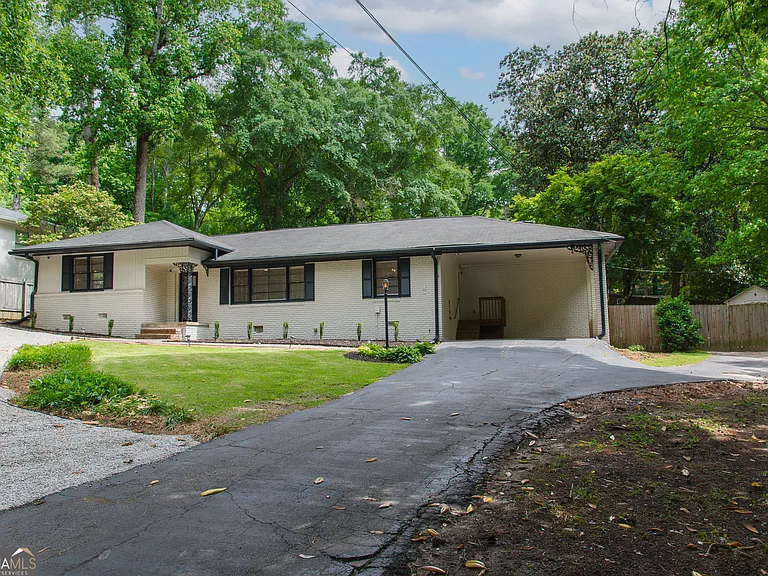 4090 Land O Lakes Dr NE — Photo 3