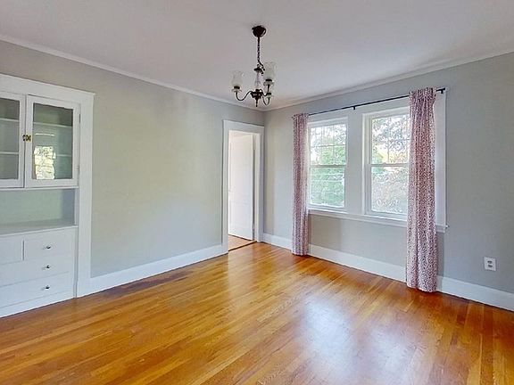 3rd image of 113 Pine St #113