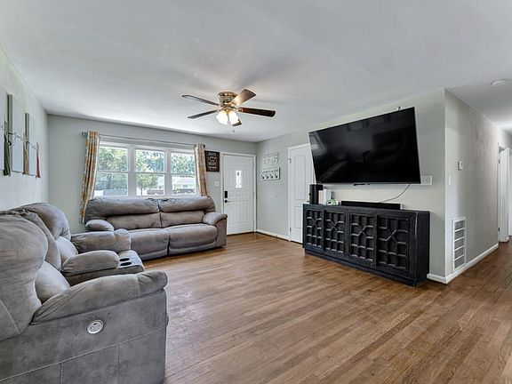 3rd image of 3036 Bomar Dr