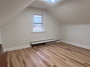 390 28th St, Copiague, NY 11726