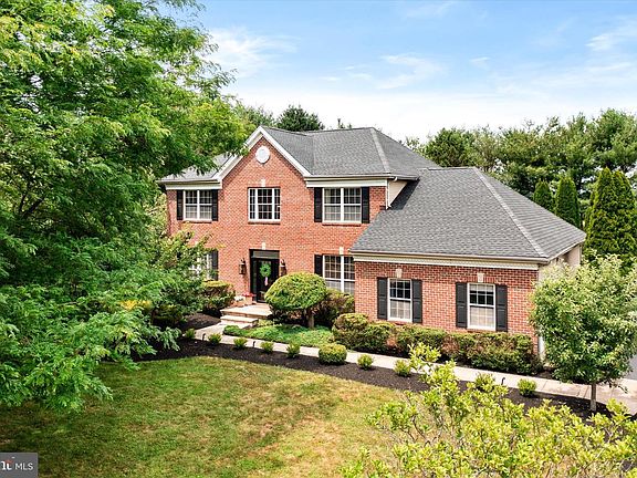 3rd image of 65 Cliffwood Dr