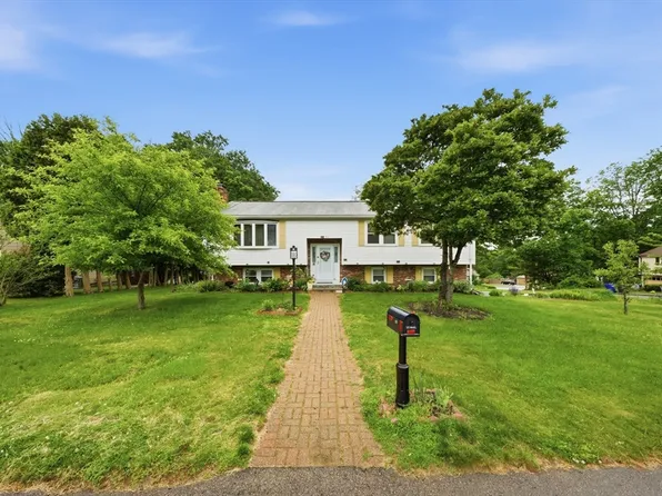 35 Purdue Dr, Milford, MA 01757