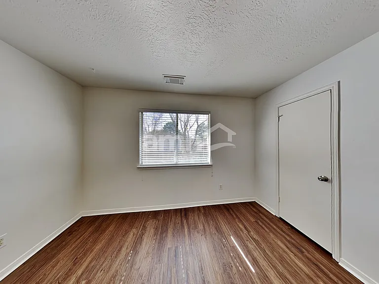 5349 Yale Dr — Photo 12