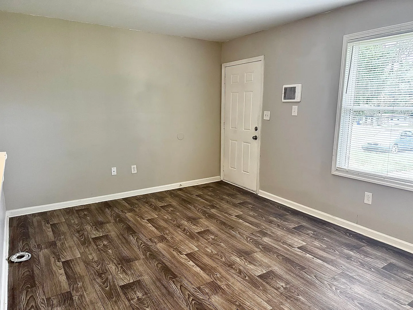 94 Cedarcrest Dr — Photo 2