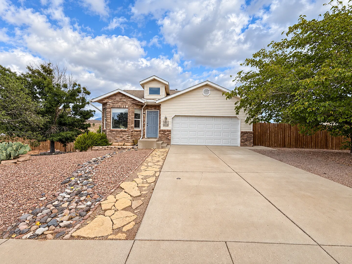 4 bed, 1826 sqft, $2,850 — Photo 2