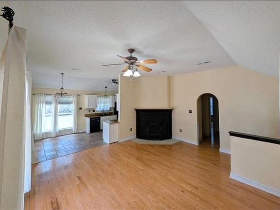 4th image of 625 Nancy St