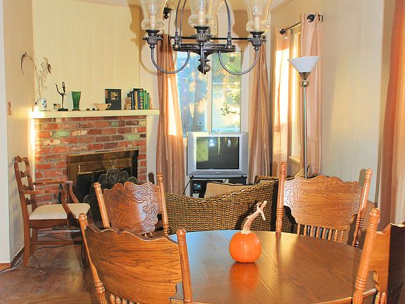 Dining Area & Nook w fireplace
