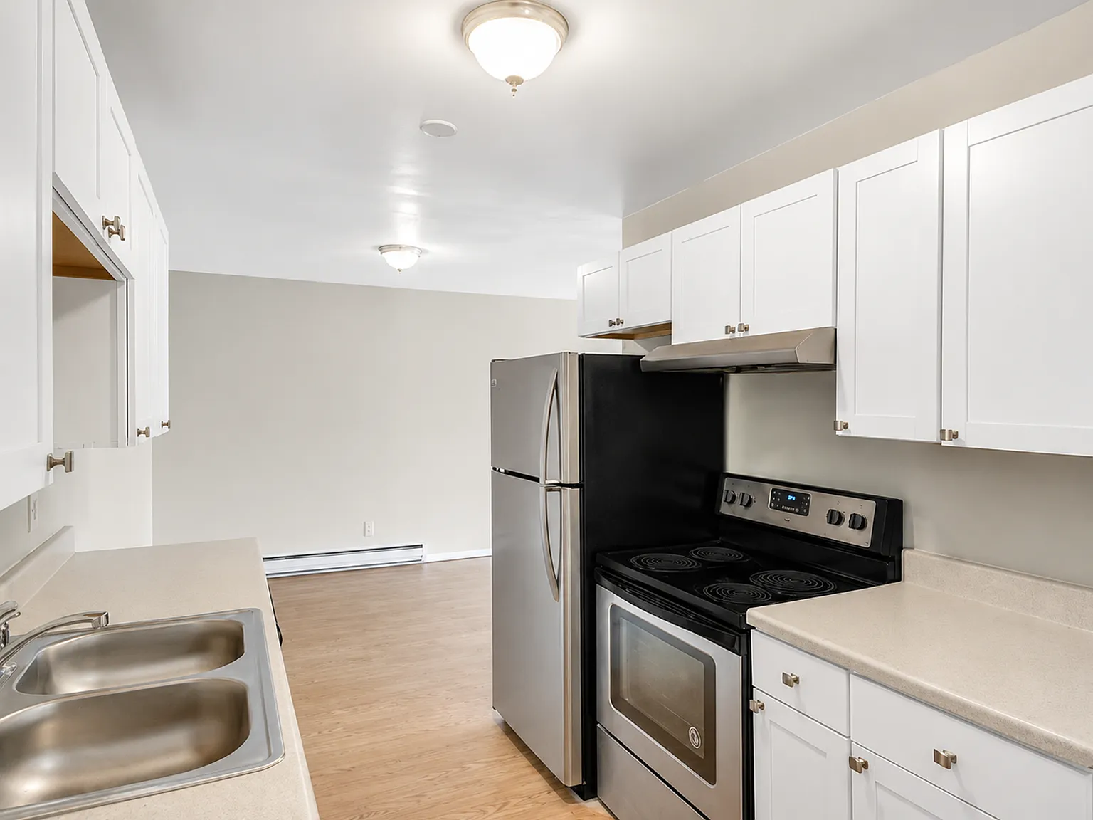 Renaissance Apartments — Photo 4