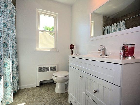 4th image of 12 Linden Ct