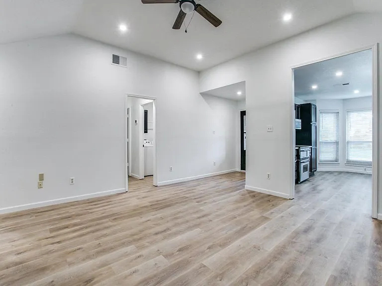 333 Banyan Dr — Photo 7