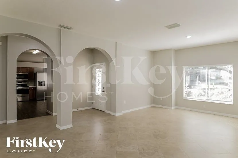 4 bed, 2.0 bath, 2315 sqft, $2,765 — Photo 4