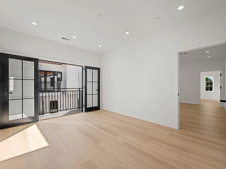 439 N Sierra Bonita — Photo 21