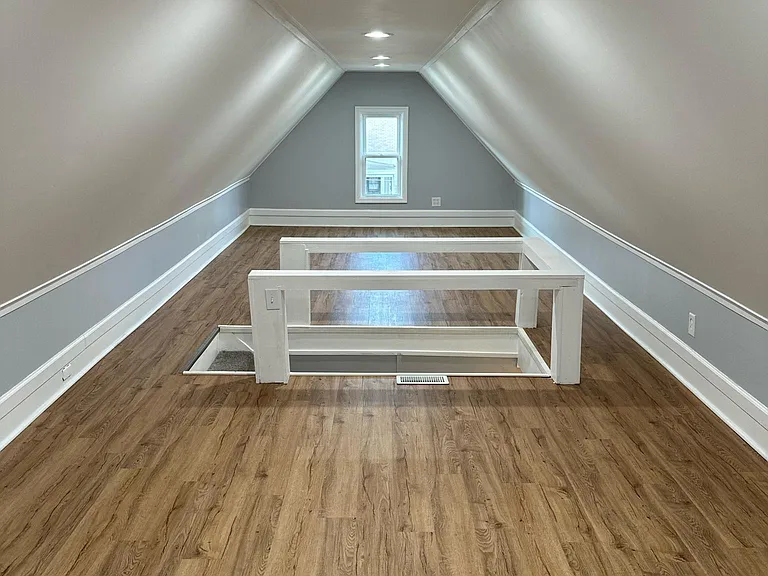 2827 Astoria Ave — Photo 17