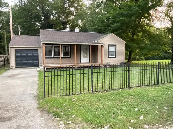 1111 NE 43rd St, Kansas City, MO 64116