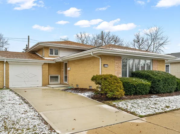 9307 Lavergne Ave, Skokie, IL 60077