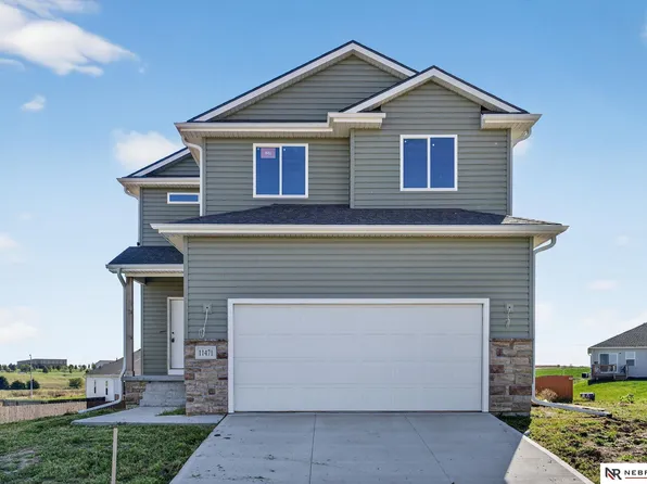 11471 Stony Point Dr, Papillion, NE 68046