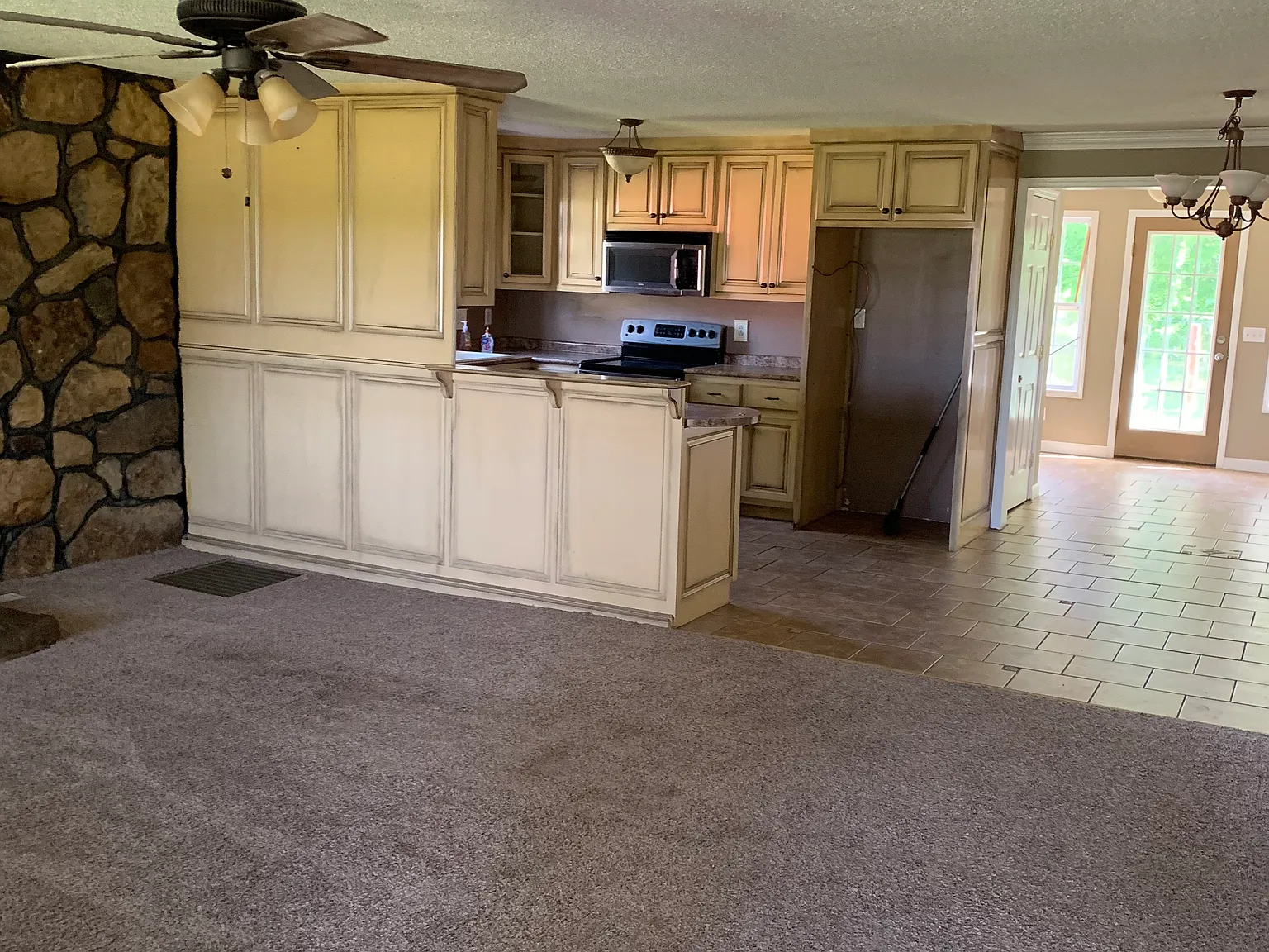 4 bed, 2050 sqft, $1,850 — Photo 2