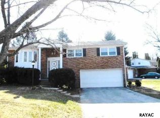 2525 Cambridge Rd, York, PA 17402