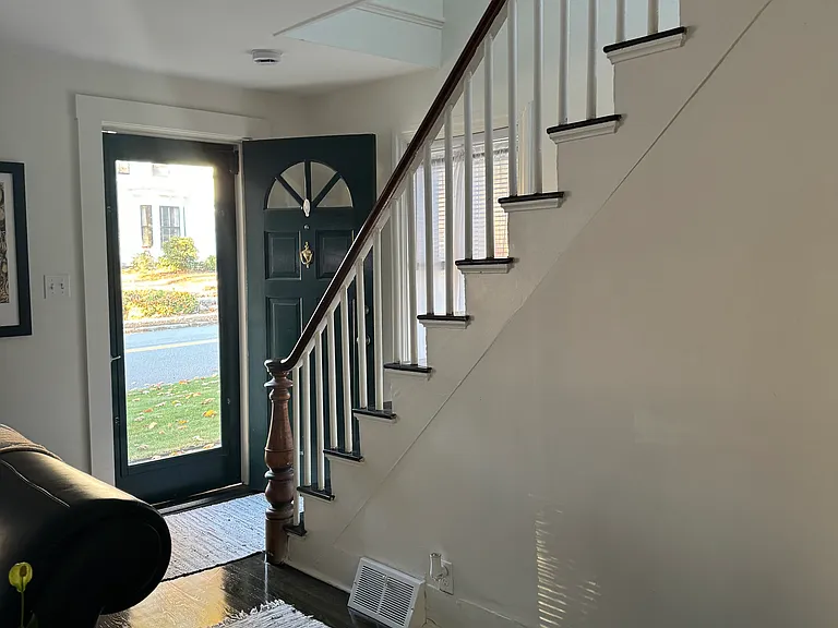 47 School St — Photo 2