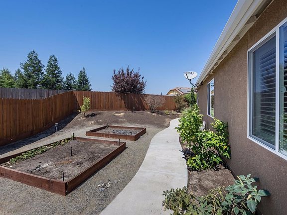 3rd image of 10665 N Sierra Vista Ave