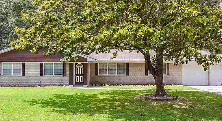 6035 Marcus Dr — Photo 1