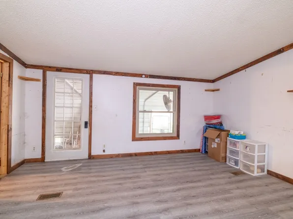 1905 Fletcher Rd, Estill Springs, TN 37330
