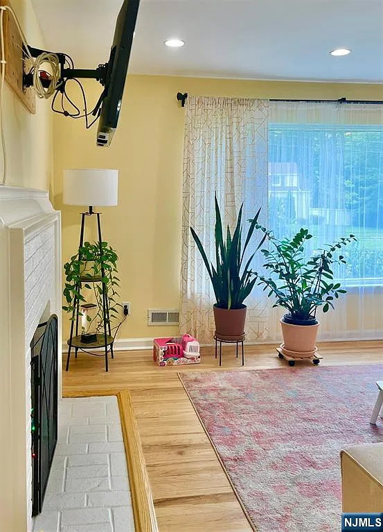 4 bed, 2.5 bath, $4,800 — Photo 4