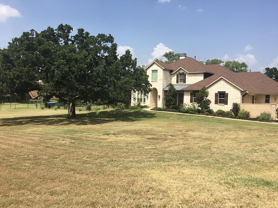 1st image of 811 Pioneer Cir E