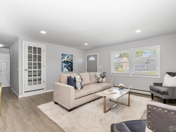 95 Mulberry St, Carteret, NJ 07008