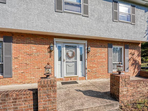 2nd image of 13668 Stonehenge Cir