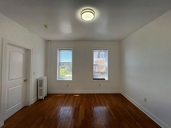 3rd image of 34 Clifton Pl #32E
