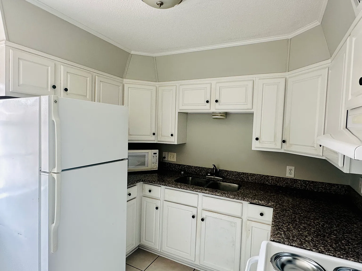 2 bed, 1.5 bath, 848 sqft, $1,095 — Photo 3