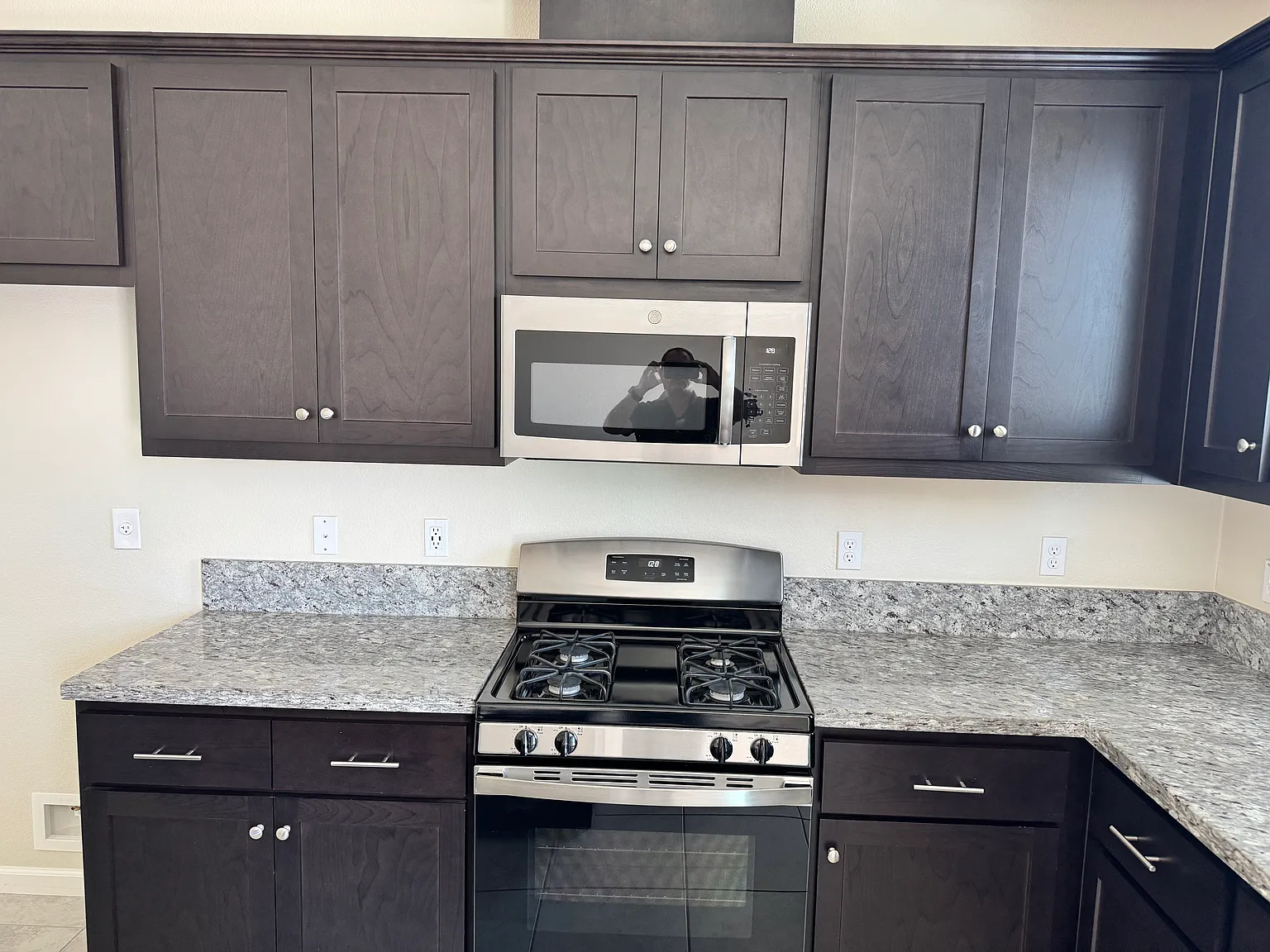 3 bed, 1435 sqft, $2,275 — Photo 3