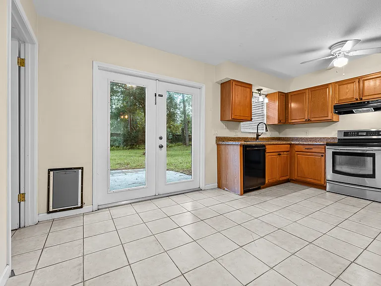 2502 NW 54th Blvd — Photo 12