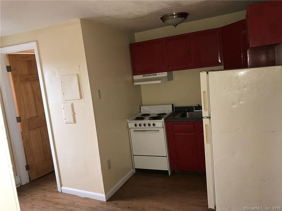 2nd image of 96 Green St APT 3A