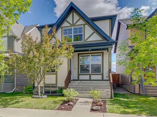 1807 N New Brighton Dr SE, Calgary, AB T2Z 0J7
