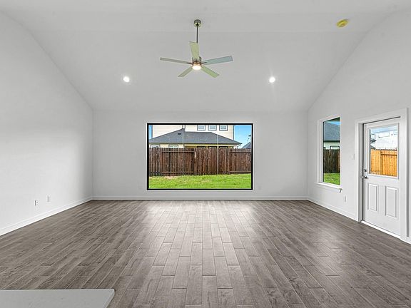 4th image of 3130 Spitfire Dr