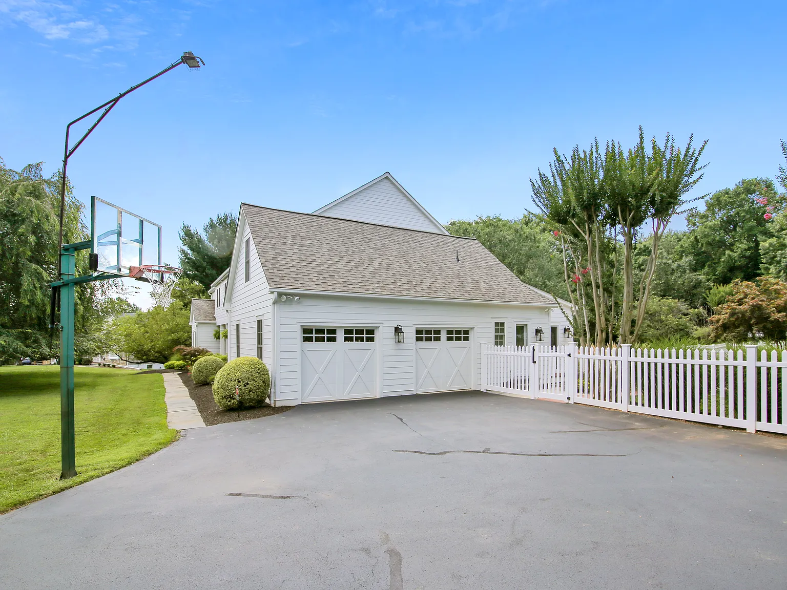 1 bed, 750 sqft, $1,900 — Photo 3