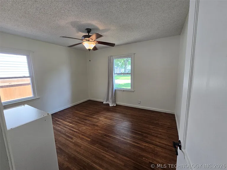 237 E 45th Pl — Photo 12