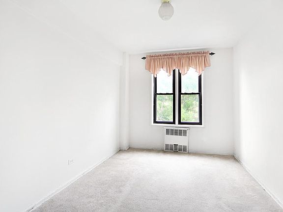 4th image of 2525 W 2nd St APT 4C