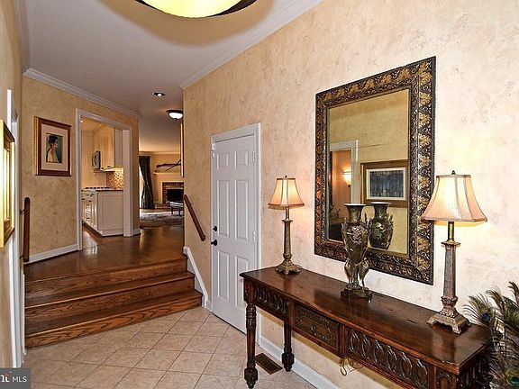 3rd image of 6303 Chaucer View Cir