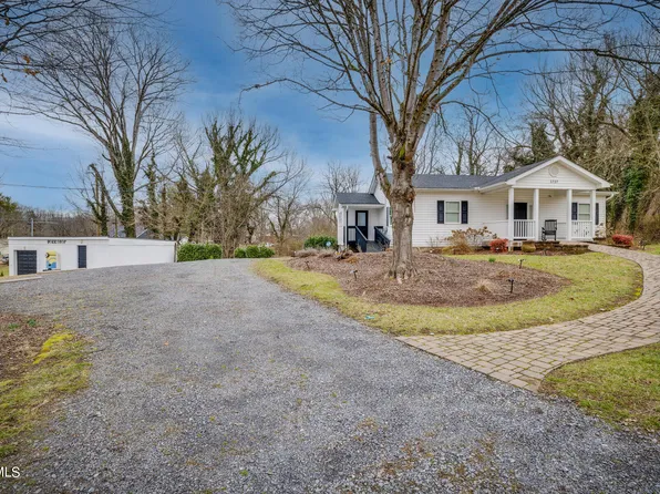 5737 Fort Henry Dr, Kingsport, TN 37663