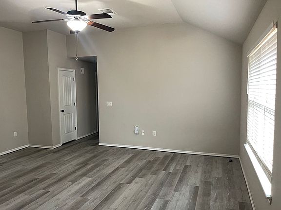 3rd image of 4717 Pyrope Ln