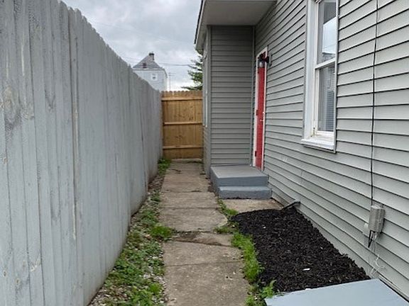 3rd image of 248 Worth St