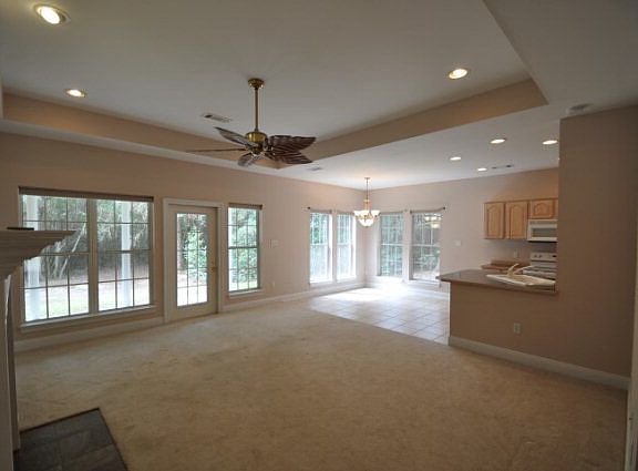 4th image of 488 Lakeside Dr