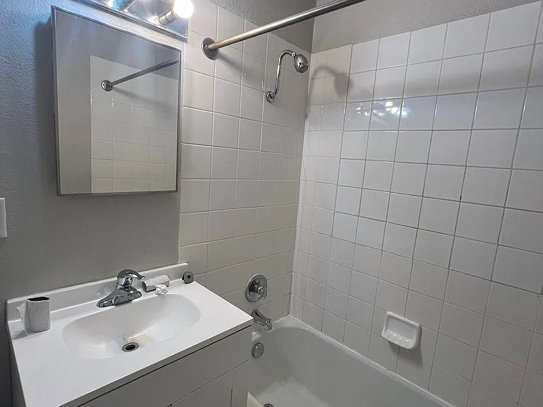 228 Arthur St — Photo 13
