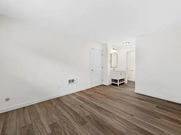 3825 Van Dyke Ave #3 — Photo 16